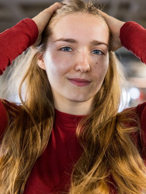 Laura Schulten, Nachwuchsschauspielerin, Schauspielschülerin, Köln