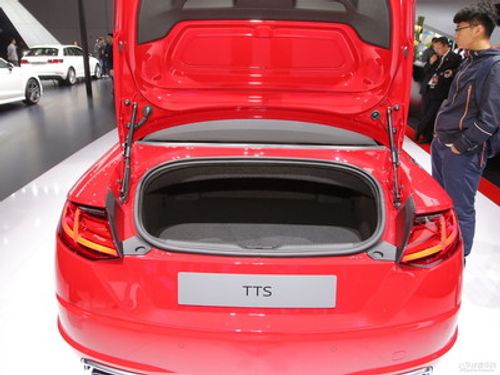 奥迪TTS空间实拍图