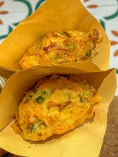 Fujian Oyster Pancakes sizzling on a coastal stall grill in Quanzhou