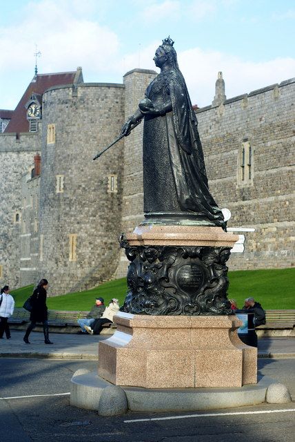 Queen Victoria Statue