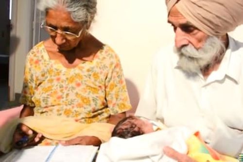 Se convirtieron en madres durante la tercera edad y sus historias dieron la vuelta al mundo (Captura video)