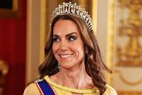 Kate Middleton’s Sunshine Yellow Gown Has a Daring Keyhole Cutout for State Banquet - InStyle