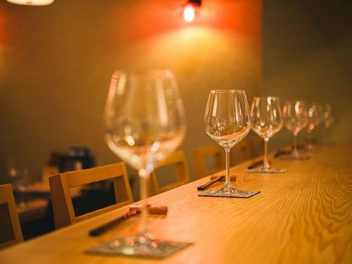 新桥站前＆配备私人包间。适合特别日子使用的铁板料理店