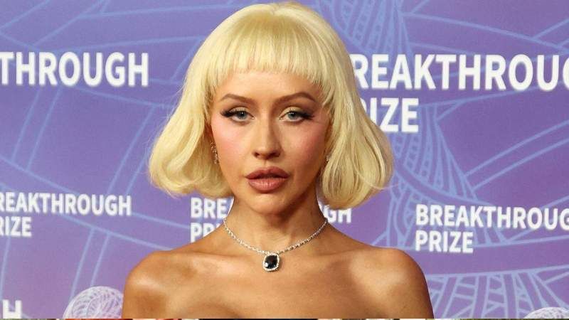 Christina Aguilera's new hairdo turned heads.MEGA