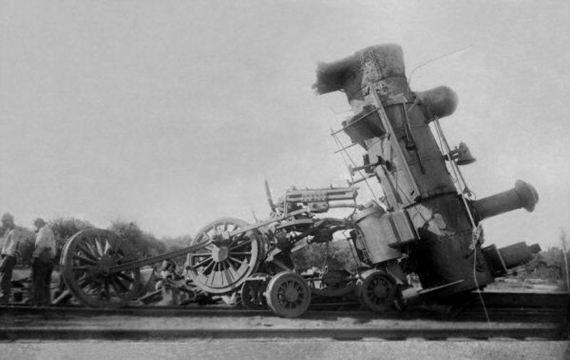 24 Bizarre Vintage Photos of Steam Engines After a Boiler Explosion From the Late 19th and Early ...