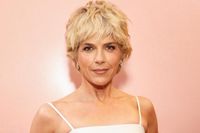 Selma Blair Arrested After Allegedly Biting Flight Attendant and Trying to Open Plane Door; Rep Says She Suffered ‘Medical Emergency’ - Variety