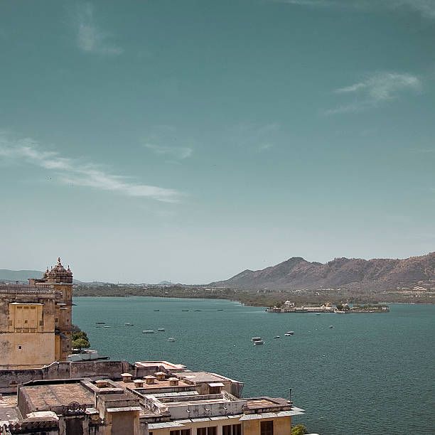 fateh sagar lake, udaipur - fateh sagar lake stock pictures, royalty-free photos & images