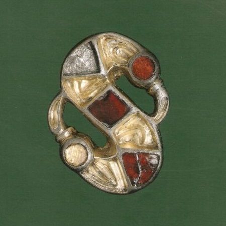 Fibula a 'S' dalla tomba 21 della necropoli longobarda di Vörs
