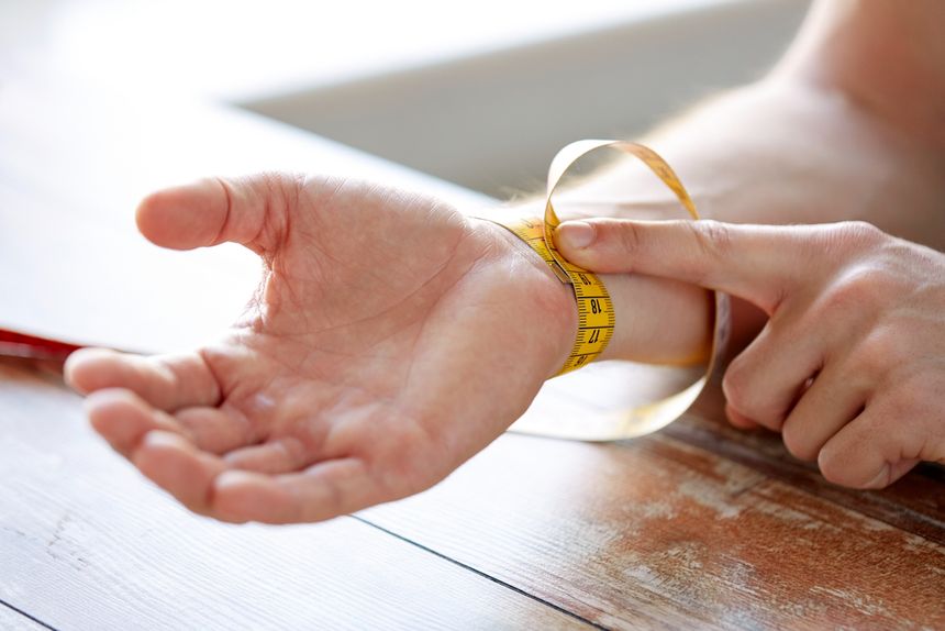 How to measure wrist size.