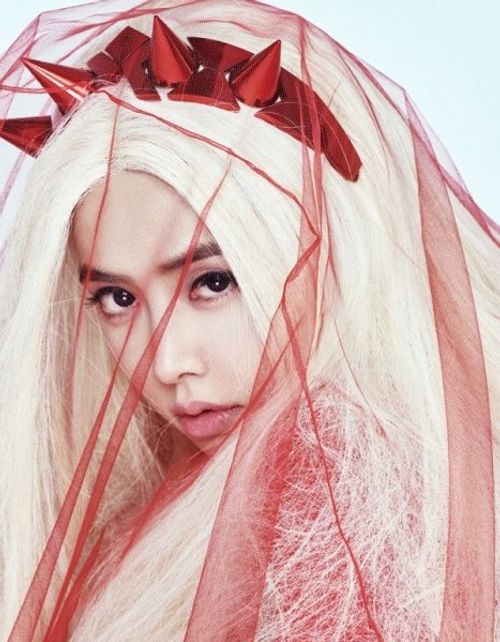 White and red: Jolin Tsai poses for fashion magazine Jolin Tsai, Pop Idol, Beauty Queens, Asian Beauty, Cool Photos, Princess Zelda, Singer, Photoshoot, Poses