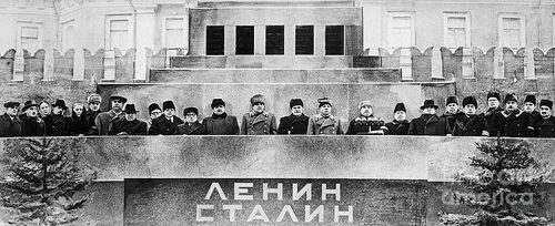 Vladimir Lenin Wall Art featuring the photograph World Communist Leaders At Lenins Grave by Bettmann