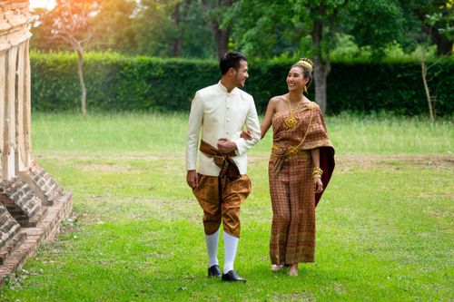 A man and woman wearing Thai tradition outfits