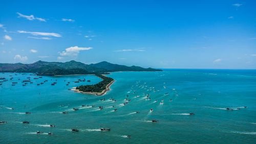 Fishing boats setting sail in Shanwei