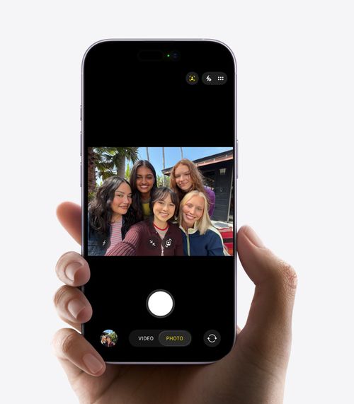 iPhone 17, front exterior, Center Stage for photos feature in use, group of people taking a selfie