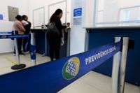INSS vai liberar pensão para filhos de vítima de feminicídio até fim de julho; veja regras e quem tem direito