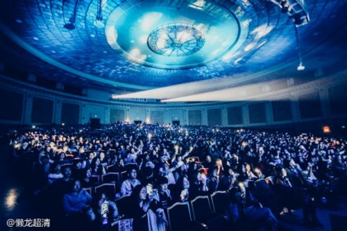 旅行团乐队演唱会照