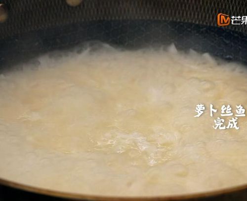 中餐厅萝卜丝鱼汤