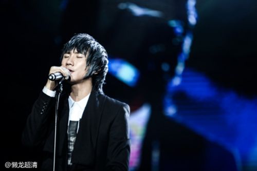 旅行团乐队演唱会照