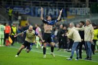Inter Milan stuns Barcelona in a 13-goal Champions League semifinal for the ages - Yahoo Sports