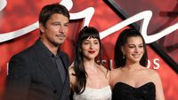 'Verity' Red Carpet Premiere Photos: Anne Hathaway, Dakota Johnson, Josh Hartnett & More - Deadline