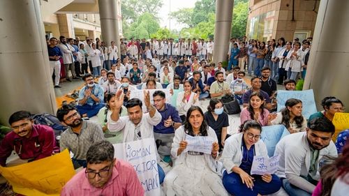 Medics stage a protest against the sexual assault and murder of a postgraduate trainee doctor in Kolkata(PTI)