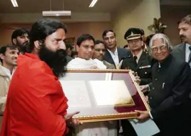 Acharya Balkrishna and Baba Ramdev with APJ Abdul Kalam