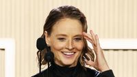 Plastic surgeons weigh in on Jodie Foster's very youthful visage following appearance at film festival | Daily Mail Online