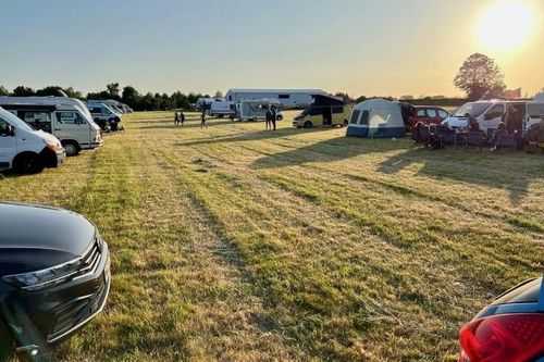 Cotswold Lakes Camping
