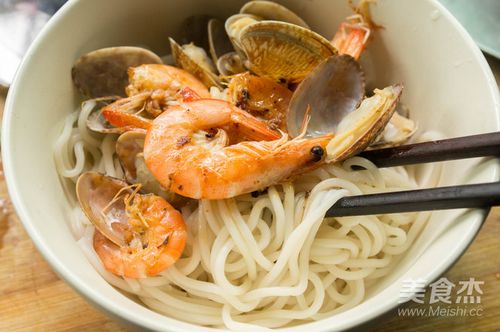 Tourist enjoying noodles in Xiamen market