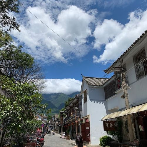 Travelers exploring Dali streets