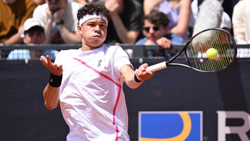 Ben Shelton is 6-1 on clay in 2024.