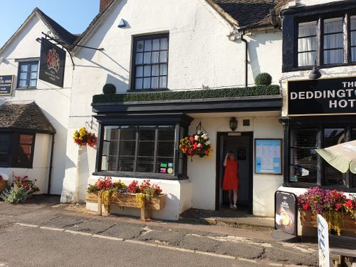 Deddington Arms Hotel