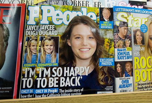 People Magazine's October 26 issue with recently freed kidnapping victim Jaycee Dugard on the cover, appears on a newstand in Washington on October...