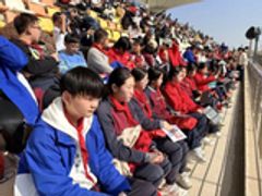 100多名学生，跑到F1现场“上课”？