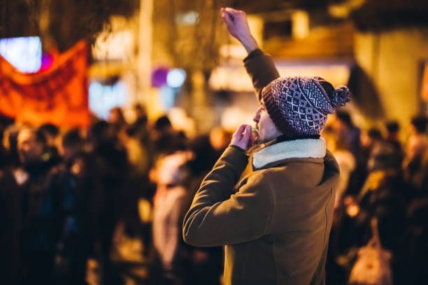 disturbios de hombre - chivato fotografías e imágenes de stock