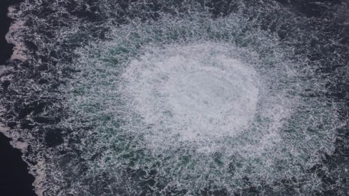 Un dégagement de gaz émane d'une fuite sur le gazoduc Nord Stream 1, dans la zone économique suédoise de la mer Baltique,