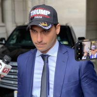 PF decide expulsar Eduardo Bolsonaro da corporação por abandono de cargo