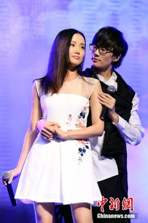 资料图：许嵩宣传《不如吃茶去》。中新社发 李成 摄