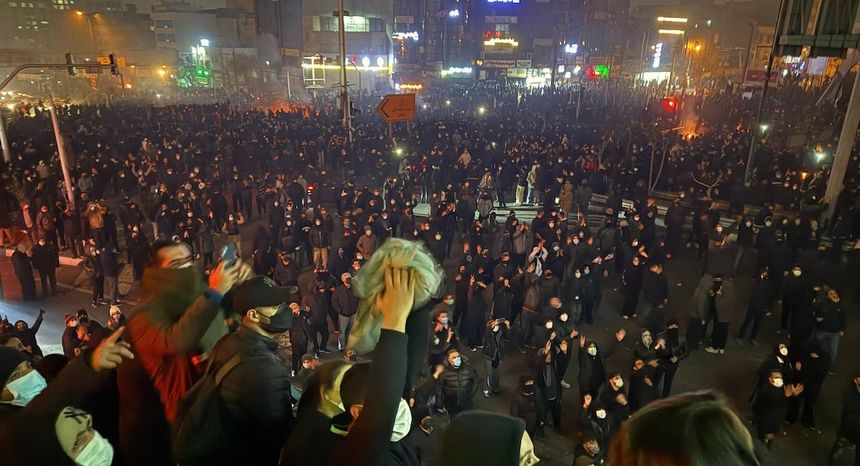 Le tattiche del regime per spaventare i manifestanti in Iran
