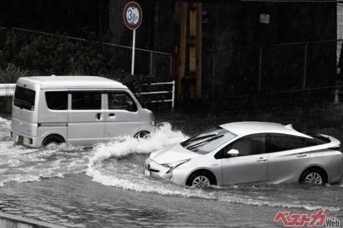 意外な場所で愛車が水没!?　ゲリラ豪雨によって起きる都市型水害」とは