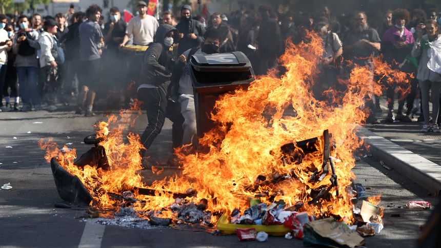 France Suspends Stun Grenades at Student Protests After Teenager Seriously Injured