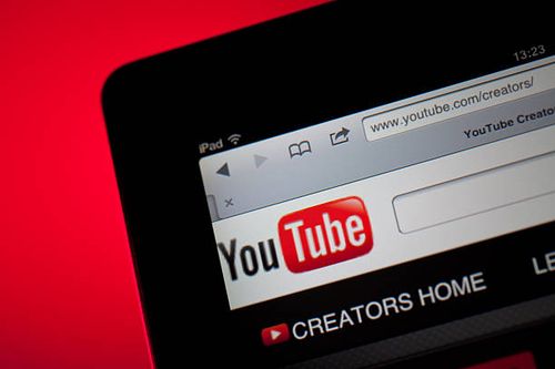 youtube home screen on ipad - youtube image stock pictures, royalty-free photos & images