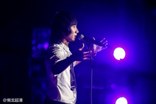 旅行团乐队演唱会照