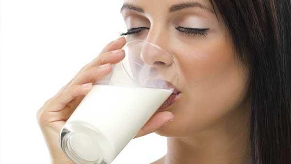 3 kemudaratan dan 7 kebaikan.. Inilah yang menyebabkan makan susu setiap hari dalam badan