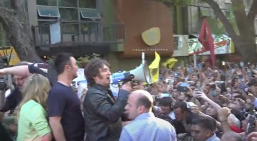 Javier Milei en el centro de Mendoza.