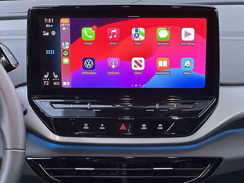 2023_Volkswagen_ID.4_running_wireless_CarPlay.jpg