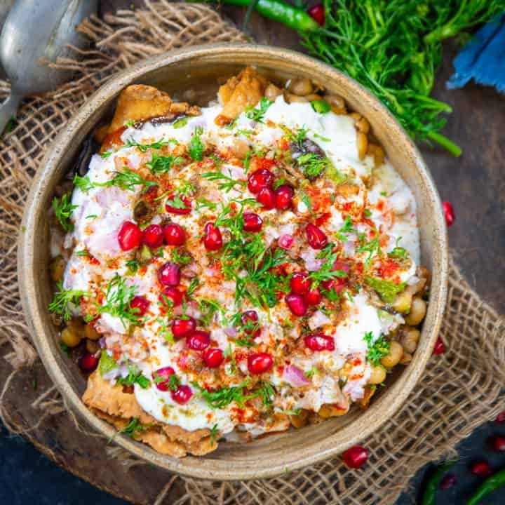 Tired of eating samosas, then try this new recipe of Dahi Samosa Chaat