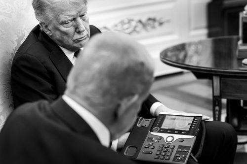 President Donald Trump leads a trilateral phone call with Israeli Prime Minister Benjamin Netanyahu and Qatari Prime Minister Mohammed bin Abdulrahman bin Jassim Al Thani discussing the U.S. peace plan for Gaza, Monday, September 29, 2025, in the Oval Office. (Official White House Photo by Daniel Torok)