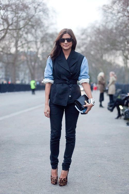 Christine Centenera London Fashion Week Street Style, Christine Centenera, Style Muse, Trendy Pants, Harper's Bazaar, London Street Style, Style Crush, Weekend Outfit, Loose Fit Jeans