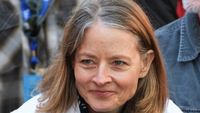 Jodie Foster, 62, flashes her gray roots while going makeup free... after being a Hollywood blonde for decades | Daily Mail Online